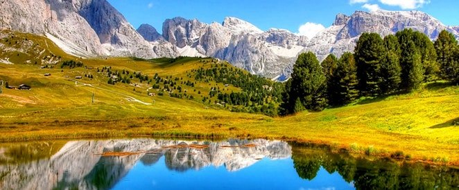 Em inglês Ele viu o lago e achou que era uma poça