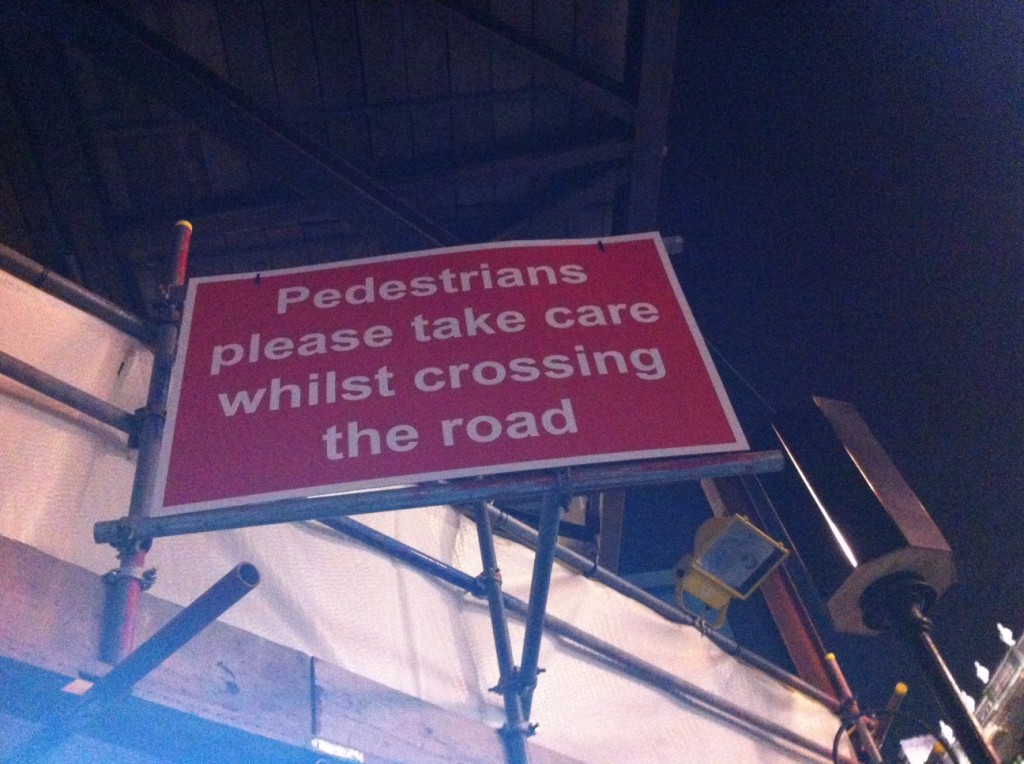 Inglês: while crossing the road